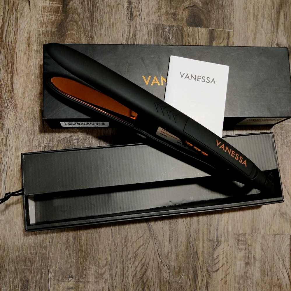 Vanessa titanium black hair straightener